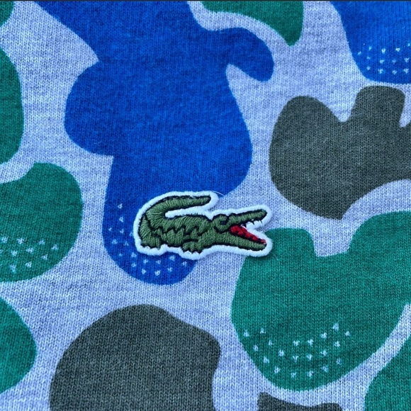 Lacoste LIVE crew neck hooded sweatshirt has an archived design for any style! - Picture 2 of 7